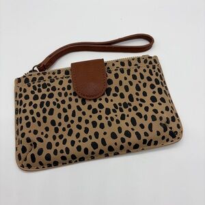 Universal Thread Leopard Print Tan and Brown Wristlet Clutch